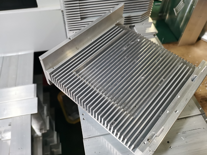 1. 自動(dòng)化生產(chǎn)設(shè)備的引入 機(jī)械加工廠家有效提升和改善生產(chǎn)流程的十大方法!(圖2)