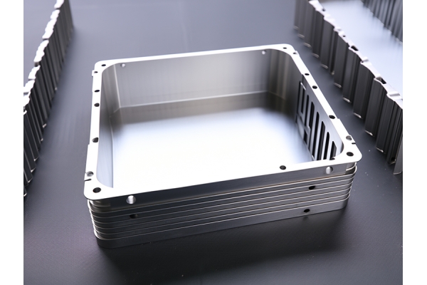 選擇CNC加工，節(jié)省金屬外殼生產(chǎn)時(shí)間